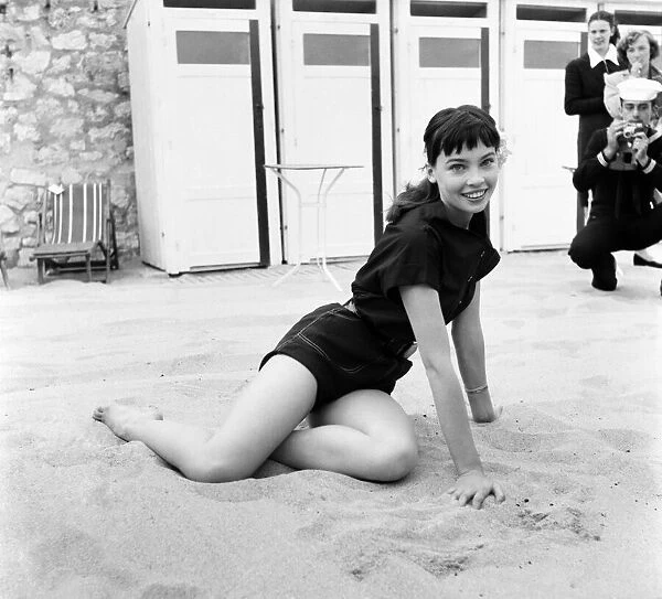Actress Leslie Carron see here at Cannes. April 1953 D2154B-001