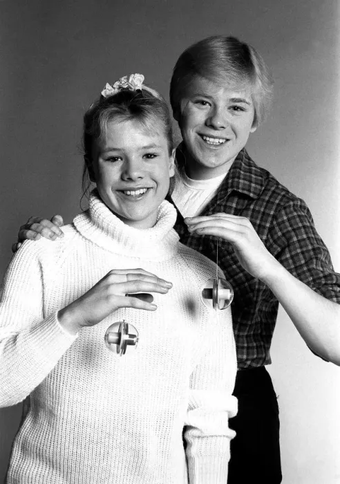 Framed Print : Actress Letitia Dean with brother Stephen try out new yo yos. January 1982