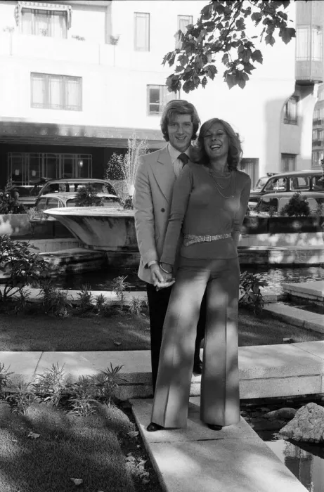 Framed Print : Actress Lynda Bellingham and producer Greg Smith announced today at the Dorchester Hotel Framed Print : Actress Lynda Bellingham and producer Greg Smith announced today at the Dorchester Hotel
