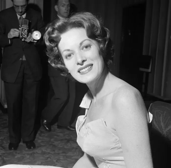 Framed Print : Actress Maureen O Hara, first night of Middle of the Night. 4th June 1959 Framed Print : Actress Maureen O Hara, first night of Middle of the Night. 4th June 1959