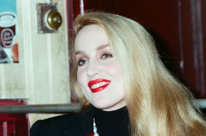Framed Print : Actress & model Jerry Hall, who is currently starring in a West End Production of Bus Framed Print : Actress & model Jerry Hall, who is currently starring in a West End Production of Bus