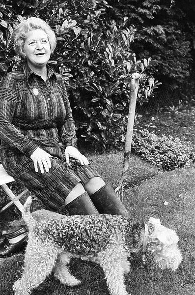 Actress Molly Sugden at home in her garden. 12th November 1977