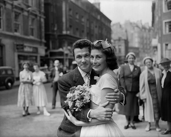 Actress Nanette Newman, 21, marries actor and writer Bryan Forbes