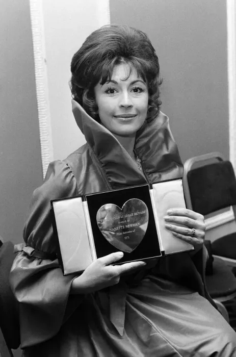 Framed Print : Actress Nanette Newman with her award for Variety Club of Great Britain film actress of