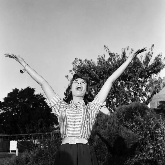 Framed Print : Actress Nanette Newman, at Shepperton Studios where she is in the film Framed Print : Actress Nanette Newman, at Shepperton Studios where she is in the film