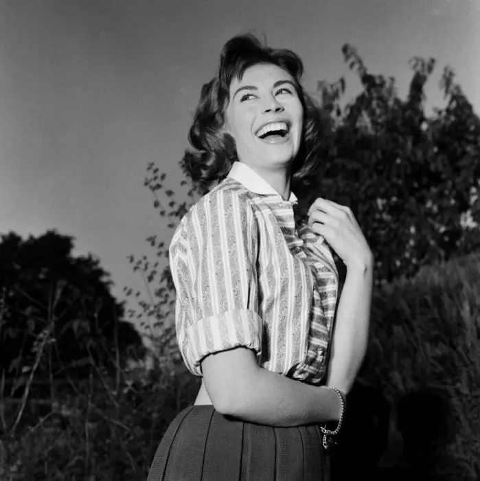 Framed Print : Actress Nanette Newman, at Shepperton Studios where she is in the film Framed Print : Actress Nanette Newman, at Shepperton Studios where she is in the film