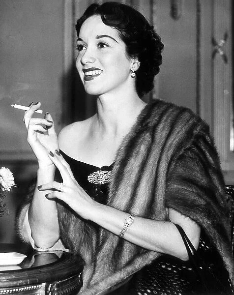 Actress Pat Kirkwood at the Midland Hotel October 1950
