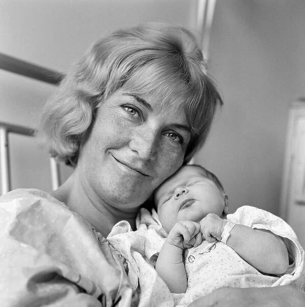 Actress Sheila Hancock with her newborn baby Melanie at Queen Charlottes Hospital