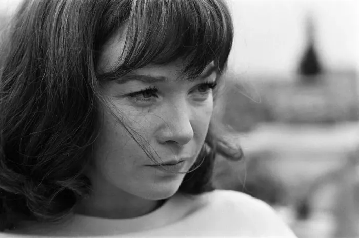 Framed Print : Actress Shirley MacLaine in London. 4th June 1967 Framed Print : Actress Shirley MacLaine in London. 4th June 1967
