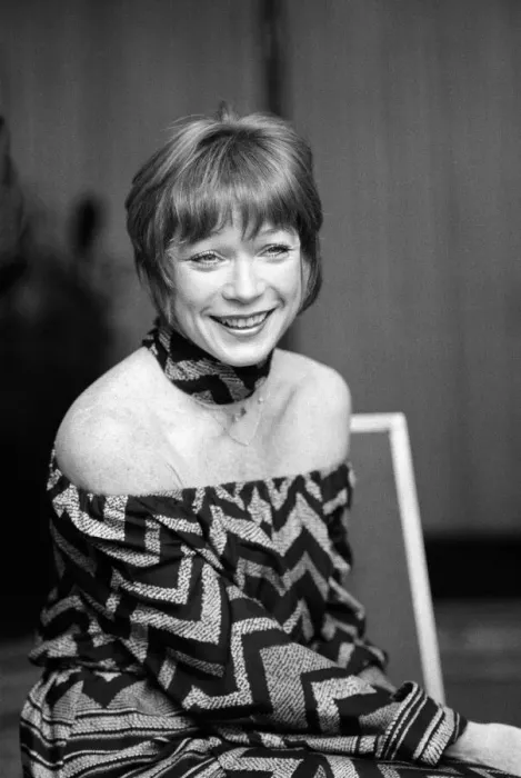 Framed Print : Actress and singer Shirley MacLaine arrived in London today to start a UK tour Framed Print : Actress and singer Shirley MacLaine arrived in London today to start a UK tour