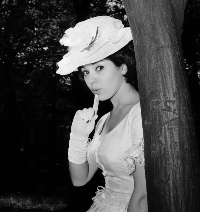Framed Print : Actress and singer Susan Maughan, aged 20, photographed in a park near her home in Framed Print : Actress and singer Susan Maughan, aged 20, photographed in a park near her home in