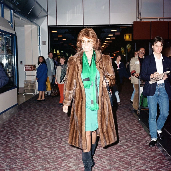 Actress Sophia Loren pictured at London Airport. 27th December 1988