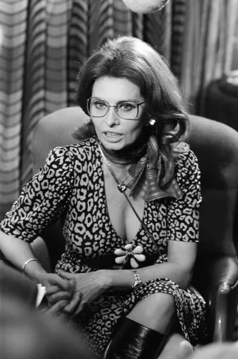 Framed Print : Actress Sophia Loren pictured at the Piccadilly Hotel Manchester, December 1982 Framed Print : Actress Sophia Loren pictured at the Piccadilly Hotel Manchester, December 1982