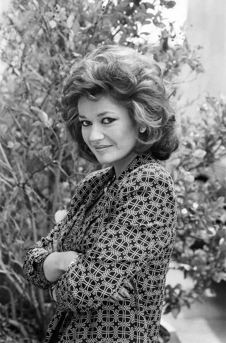 Framed Print : Actress Stephanie Beacham. 20th January 1986 Framed Print : Actress Stephanie Beacham. 20th January 1986