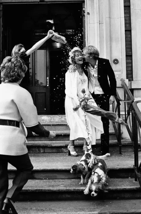 Framed Print : Actress Stephanie Beacham marries actor John McEnery at Hampstead Registry Office, London Framed Print : Actress Stephanie Beacham marries actor John McEnery at Hampstead Registry Office, London