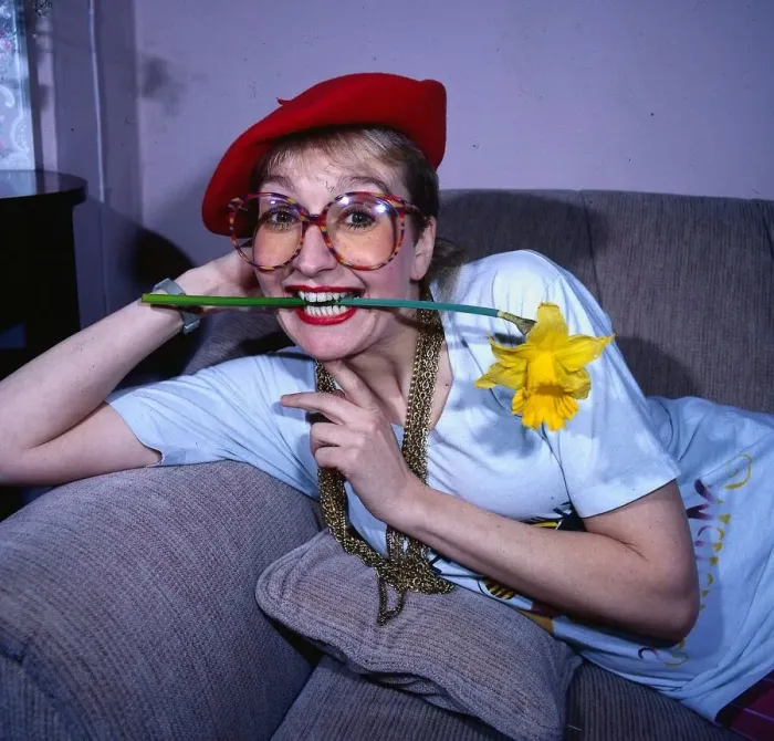 Framed Print : Actress Sue Pollard April 1986 in Adelphi Theatre dressing room wearing red beret Framed Print : Actress Sue Pollard April 1986 in Adelphi Theatre dressing room wearing red beret