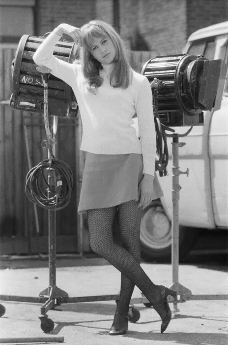 Framed Print : Actress Susan George, pictured on the film set during a filming break in Tooting High