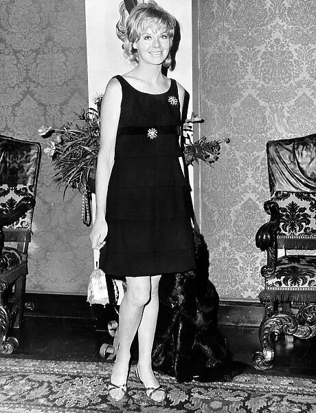 Actress Susannah Dec1966 York at the plaza for the premier of the film Paris is burning
