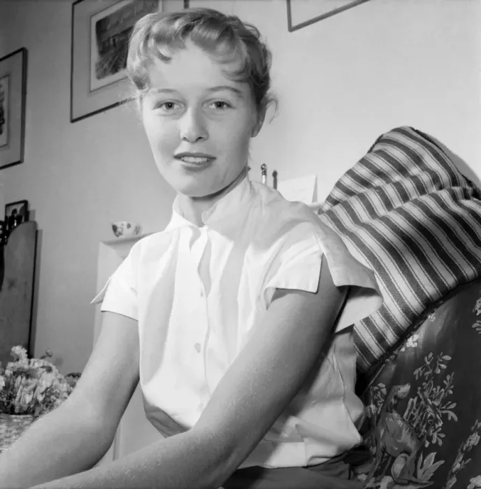 Framed Print : Actress Virginia McKenna. June 1953 D3226-001 Framed Print : Actress Virginia McKenna. June 1953 D3226-001