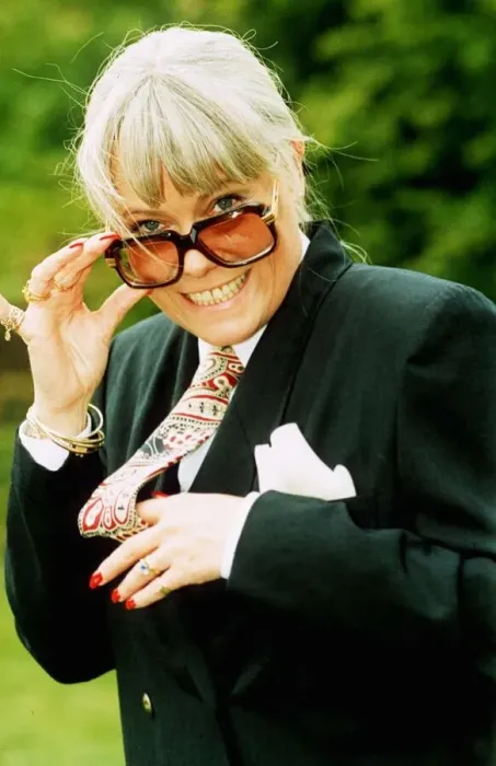 Framed Print : Actress Wendy Richard pictured after recently being voted top TV Personality for 1991 Framed Print : Actress Wendy Richard pictured after recently being voted top TV Personality for 1991