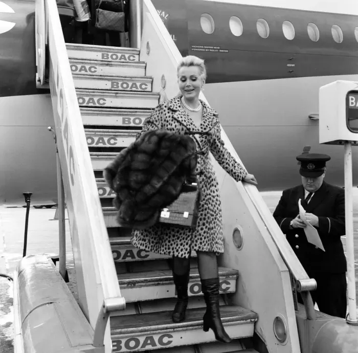 Framed Print : Actress Zsa Zsa Gabor arrives at London Heathrow Airport from New York Friday 20th Framed Print : Actress Zsa Zsa Gabor arrives at London Heathrow Airport from New York Friday 20th