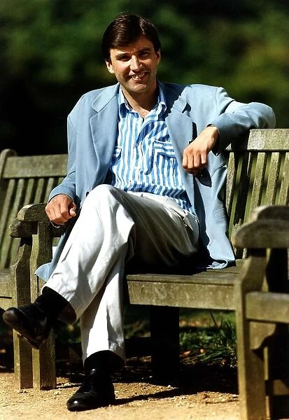 Adrian Mills TV Presenter  /  Actor Sitting on park bench Dbase A©Mirrorpix