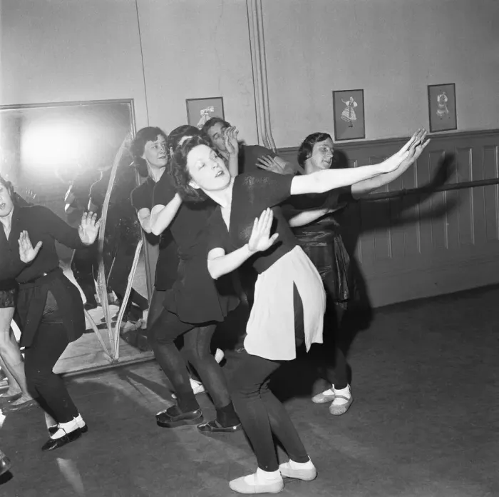 Framed Print : Advanced ballet classes at Come Ripman School Baker Street, London 1st March 1954 Framed Print : Advanced ballet classes at Come Ripman School Baker Street, London 1st March 1954
