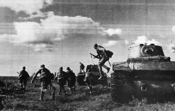 Ae Soviet Red Army raiding party leaping from a tank which carried it into enemy lines