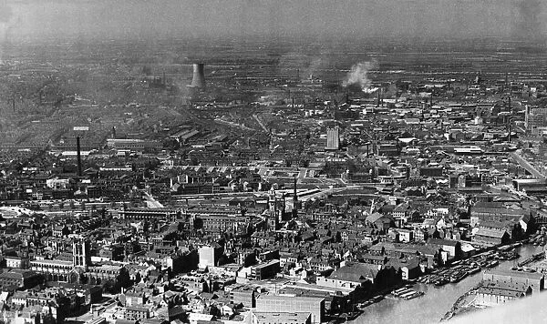 Aerial Photograph of Hull, clearly showing the River Hull