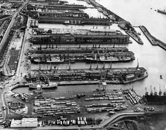 Framed Print : Aerial photograph showing the £1 million container berth at Gladstone dock