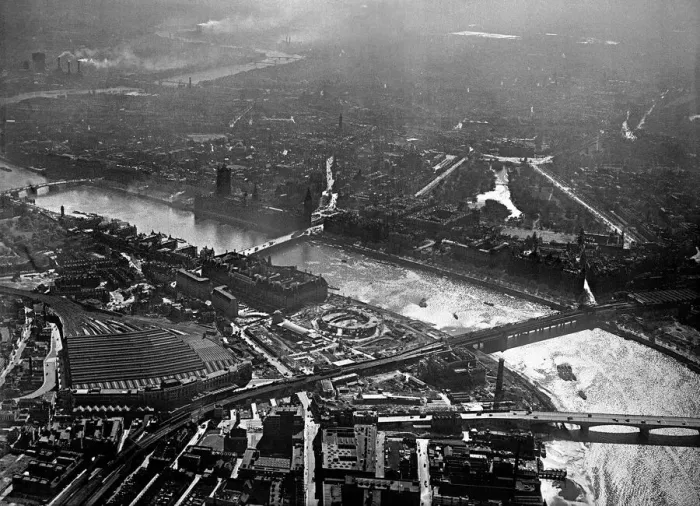 Framed Print : Aerial view of the 1951 Exhibition site for the Festival of Britain on the South bank Framed Print : Aerial view of the 1951 Exhibition site for the Festival of Britain on the South bank