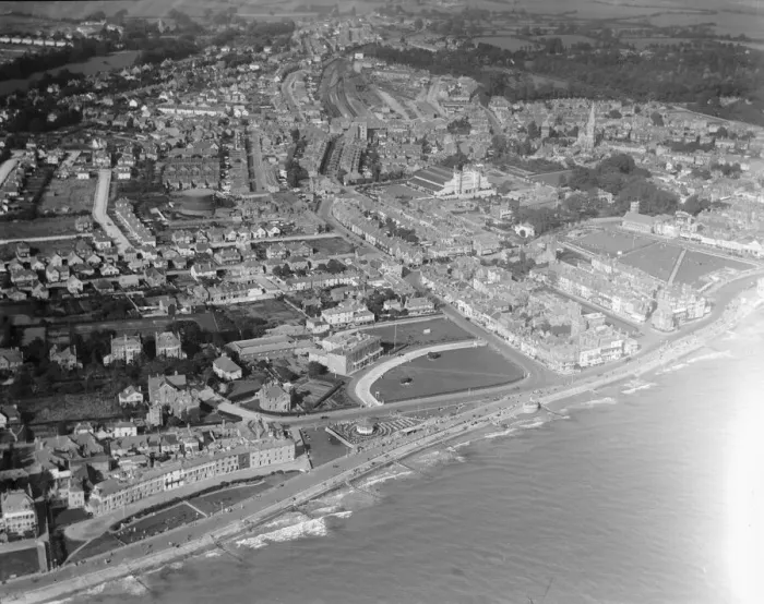 Framed Print : Aerial view of Bognor. Local Caption These are rough scans Framed Print : Aerial view of Bognor. Local Caption These are rough scans