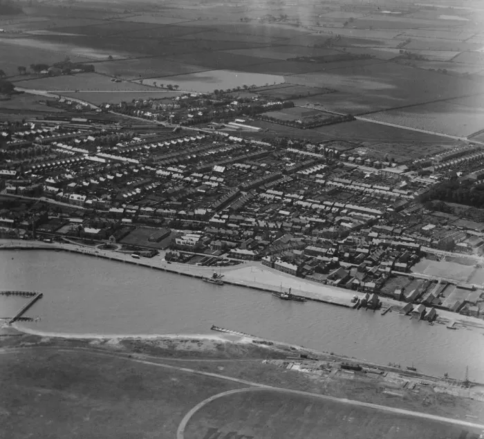 Framed Print : Aerial view of Gorleston on Sea. Circa 1926. Local Caption These are rough scans Framed Print : Aerial view of Gorleston on Sea. Circa 1926. Local Caption These are rough scans