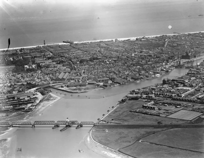 Framed Print : Aerial view of Great Yarmouth. Circa 1926. Local Caption These are rough scans