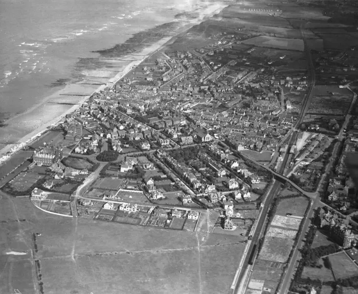 Framed Print : Aerial view of Sheringham. Circa 1926 Framed Print : Aerial view of Sheringham. Circa 1926