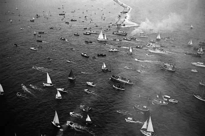 Framed Print : Aerial view of Sir Francis Chichester arriving at Plymouth to complete the final leg of