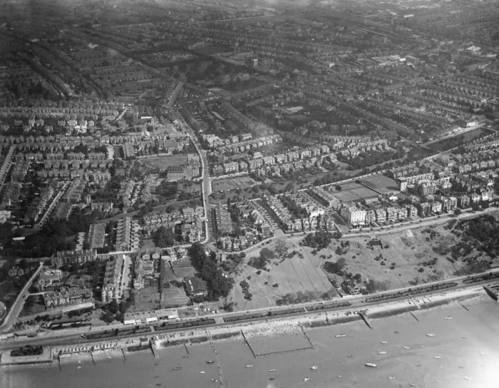 Framed Print : Aerial view of Westcliff-on-Sea. Circa 1926