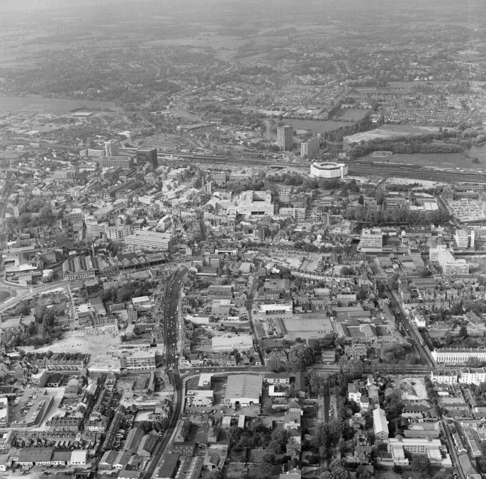 Framed Print : Aerial views of Reading, Berkshire. 26th October 1976 Framed Print : Aerial views of Reading, Berkshire. 26th October 1976