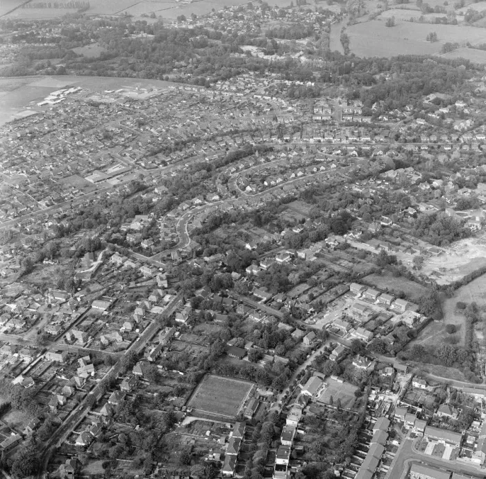 Framed Print : Aerial views of Reading, Berkshire. 26th October 1976 Framed Print : Aerial views of Reading, Berkshire. 26th October 1976