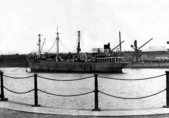 Framed Print : The African Queen at anchor on the River Tyne Framed Print : The African Queen at anchor on the River Tyne