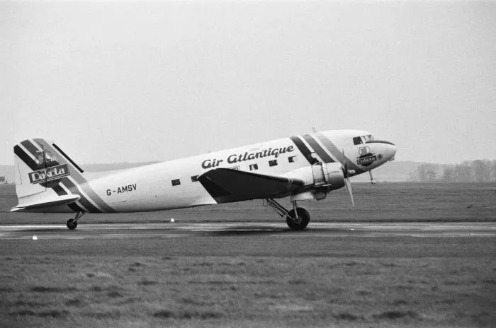 Framed Print : An Air Atlantique Dakota G-AMSV takes to the skies over Coventry Airport to celebrate Framed Print : An Air Atlantique Dakota G-AMSV takes to the skies over Coventry Airport to celebrate