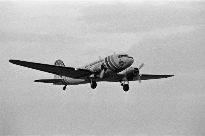 Framed Print : An Air Atlantique Dakota G-AMSV takes to the skies over Coventry Airport to celebrate Framed Print : An Air Atlantique Dakota G-AMSV takes to the skies over Coventry Airport to celebrate