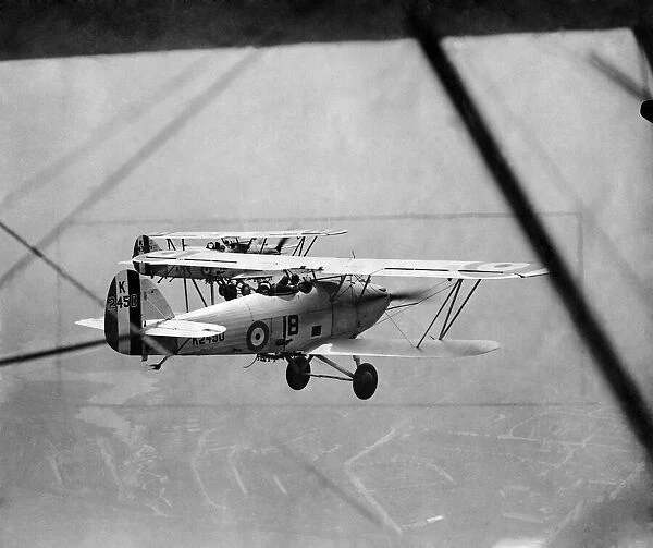 Air Display: Rehearsal for Hendon Air Pageant. June 1932 P004670