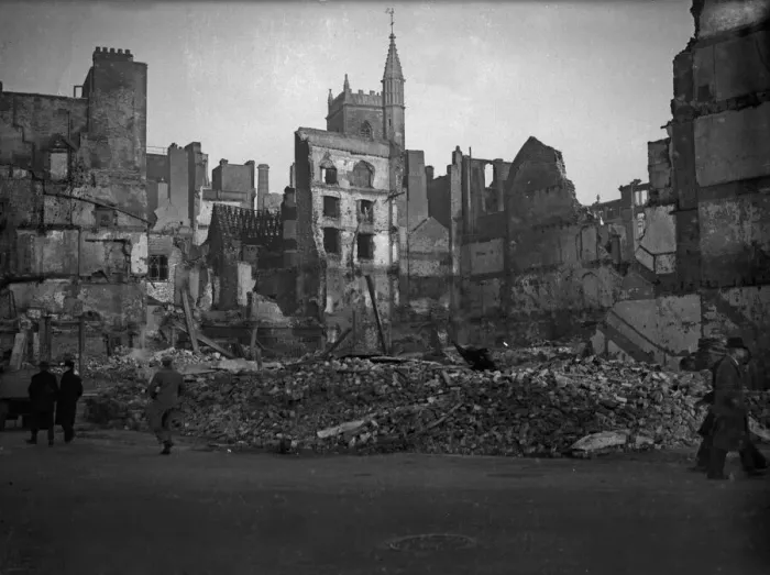 Framed Print : Air raid damage in Redcliff Street, Bristol following a Luftwaffe raid on the city Framed Print : Air raid damage in Redcliff Street, Bristol following a Luftwaffe raid on the city