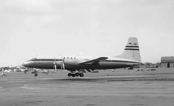 Framed Print : Aircraft Bristol Britannia Mk 100 comes in to land at the SBAC Farnborough Air Show 1955 Framed Print : Aircraft Bristol Britannia Mk 100 comes in to land at the SBAC Farnborough Air Show 1955