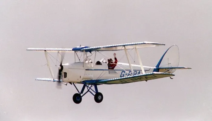 Framed Print : Aircraft de Havilland DH82 Tiger Moth August 1993 flying at the Wroughton Framed Print : Aircraft de Havilland DH82 Tiger Moth August 1993 flying at the Wroughton