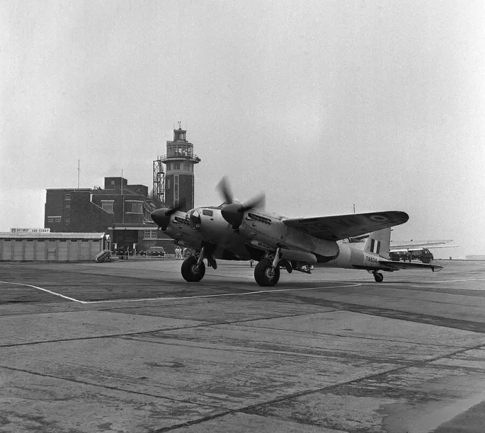 Framed Print : Aircraft De Havilland DH98 Mosquito TA634 arrives at Liverpool Airport flown by Flying