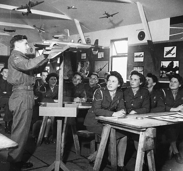 Aircraft recognition school for gunners. (Picture