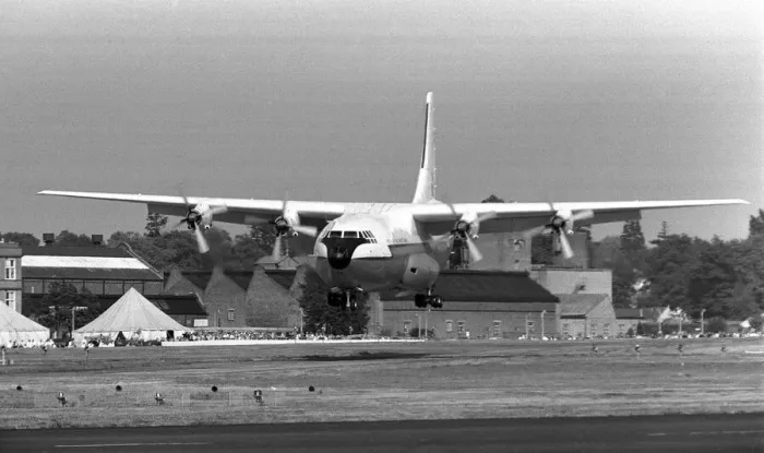 Framed Print : Aircraft Shorts Belfast heavy freighter of the Royal Air Force displaying at low level Framed Print : Aircraft Shorts Belfast heavy freighter of the Royal Air Force displaying at low level