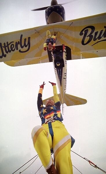Aircraft Utterly Butterly Wing Walkers July 1999 Wingwalkers Sara Mozayeni 28 (top